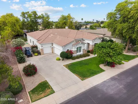 View/Area - 4262 E Meadowview Dr, Gilbert, AZ 85298 photo 2 of 10
