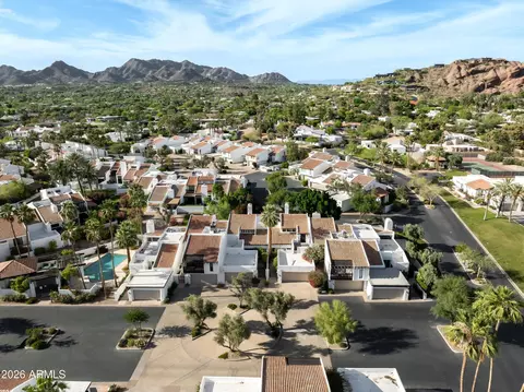 View/Area - 4446 E Camelback Rd #103, Phoenix, AZ 85018 photo 3 of 4