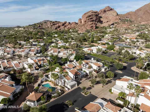 View/Area - 4446 E Camelback Rd #103, Phoenix, AZ 85018 photo 4 of 4