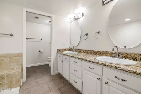 Bath - 4446 E Camelback Rd #103, Phoenix, AZ 85018 photo 1 of 4