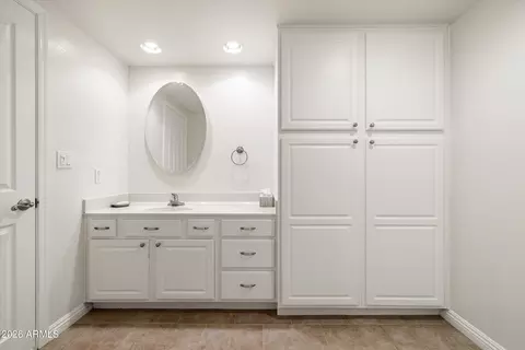 Bath - 4446 E Camelback Rd #103, Phoenix, AZ 85018 photo 3 of 4