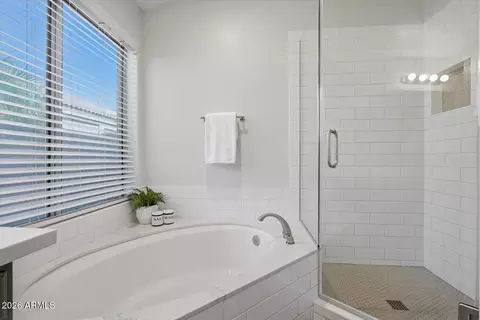 Bath - 4313 E Raven Rd, Phoenix, AZ 85044 photo 2 of 3