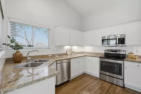 Kitchen - 4313 E Raven Rd, Phoenix, AZ 85044 photo 1 of 2