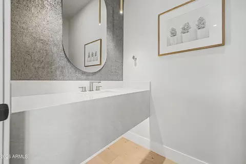 Bath - 5145 E Pinchot Ave, Phoenix, AZ 85018 photo 5 of 5