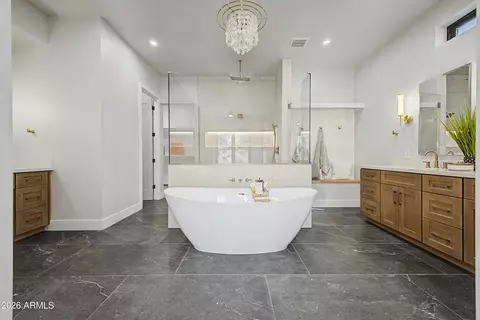 Bath - 5145 E Pinchot Ave, Phoenix, AZ 85018 photo 1 of 5