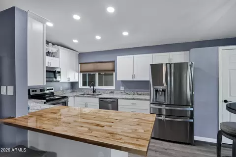 Kitchen - 4319 E Contessa St, Mesa, AZ 85205 photo 2 of 3