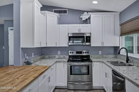 Kitchen - 4319 E Contessa St, Mesa, AZ 85205 photo 3 of 3