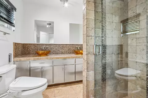 Bath - 2244 E Nicolet Ave, Phoenix, AZ 85020 photo 1 of 3