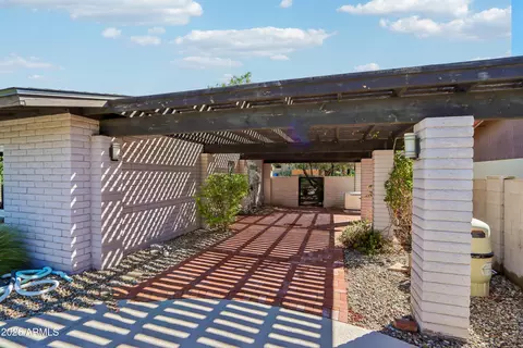 Exterior - 2244 E Nicolet Ave, Phoenix, AZ 85020 photo 2 of 2