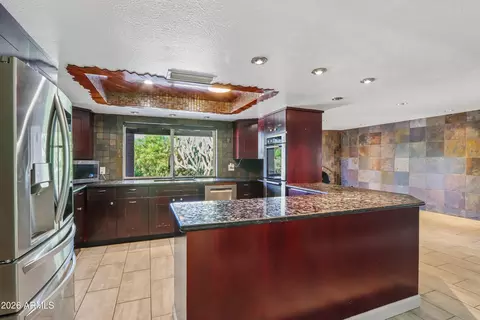 Kitchen - 2244 E Nicolet Ave, Phoenix, AZ 85020 photo 1 of 2