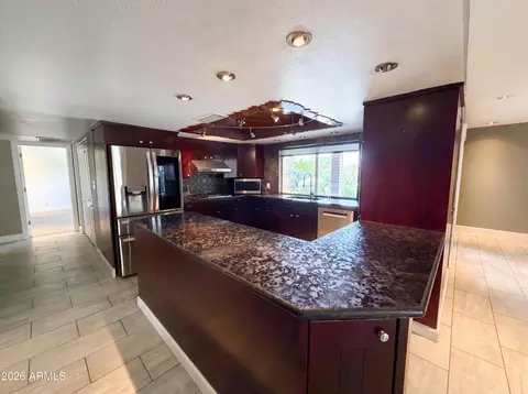 Kitchen - 2244 E Nicolet Ave, Phoenix, AZ 85020 photo 2 of 3