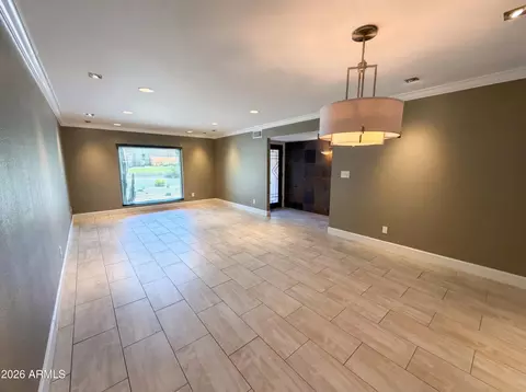 Living - 2244 E Nicolet Ave, Phoenix, AZ 85020 photo 3 of 7