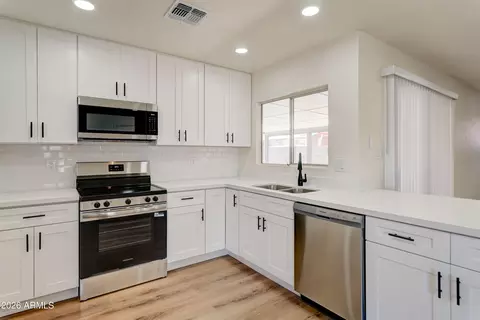 5619 W Hartford Ave, Glendale, AZ 85308