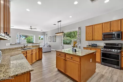 Kitchen - 9814 E Lompoc Ave, Mesa, AZ 85209 photo 5 of 6