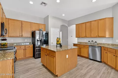 Kitchen - 9814 E Lompoc Ave, Mesa, AZ 85209 photo 4 of 6