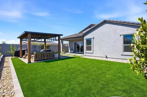 Exterior - 5963 E Lone Cactus Rd, Phoenix, AZ 85054 photo 5 of 6