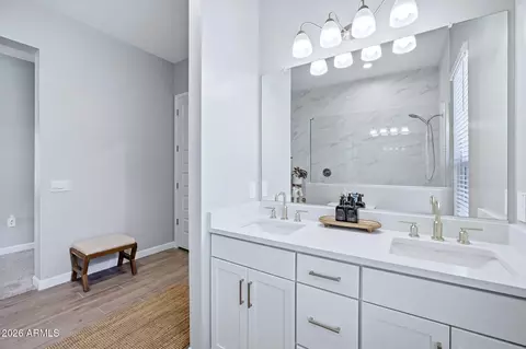 Bath - 5963 E Lone Cactus Rd, Phoenix, AZ 85054 photo 3 of 3