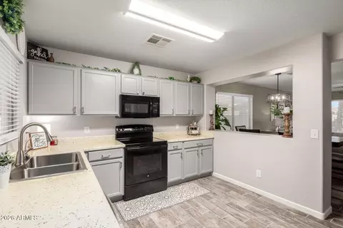 Kitchen - 920 E Pima Ave, Apache Junction, AZ 85119 photo 2 of 3