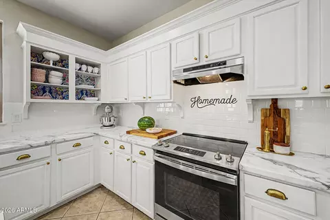 Kitchen - 4071 E Sundance Ct, Gilbert, AZ 85297 photo 4 of 4
