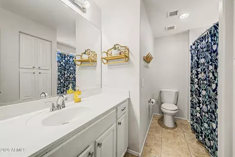 Bath - 4071 E Sundance Ct, Gilbert, AZ 85297 photo 3 of 4