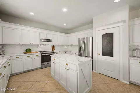 Kitchen - 4071 E Sundance Ct, Gilbert, AZ 85297 photo 2 of 4