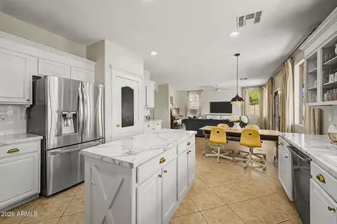 Kitchen - 4071 E Sundance Ct, Gilbert, AZ 85297 photo 3 of 4