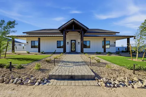 1764 W Lucky Ln, San Tan Valley, AZ 85144