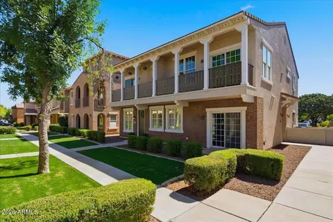 902 S Annie Ln, Gilbert, AZ 85296 photo 4