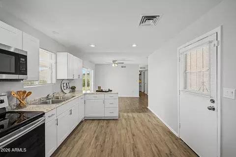 Kitchen - 1510 S Lawther Dr, Apache Junction, AZ 85120 photo 2 of 2