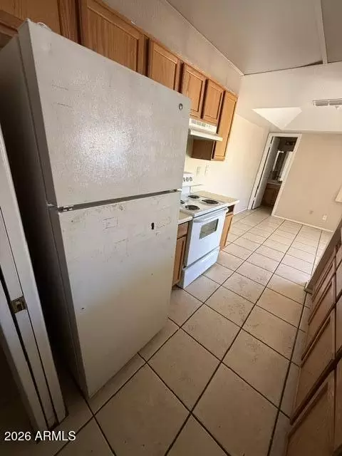 Kitchen - 4411 E Pueblo Ave, Phoenix, AZ 85040 photo 4 of 4