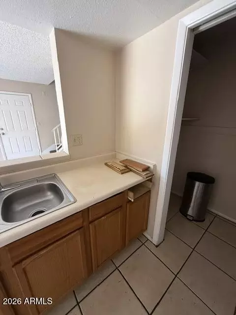 Kitchen - 4411 E Pueblo Ave, Phoenix, AZ 85040 photo 3 of 4