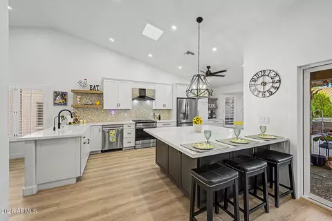 4037 E Nambe St E, Phoenix, AZ 85044