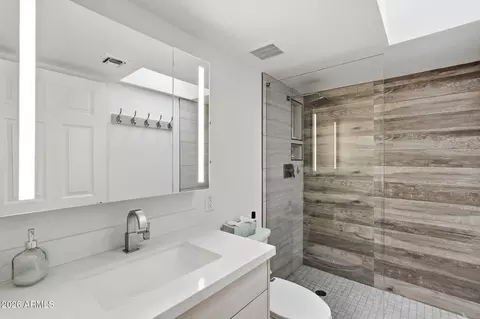 Bath - 4201 E Camelback Rd #34, Phoenix, AZ 85018 photo 1 of 2