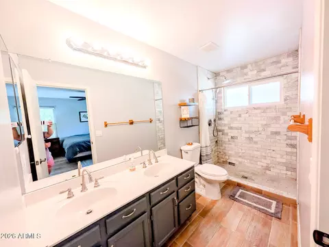 Bath - 3556 E Utopia Rd, Phoenix, AZ 85050 photo 1 of 2