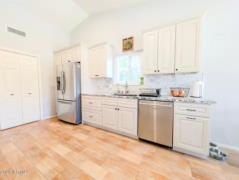 Kitchen - 3556 E Utopia Rd, Phoenix, AZ 85050 photo 3 of 3
