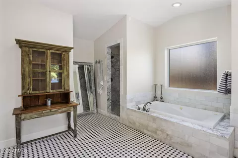 Bath - 4145 E Osborn Rd, Phoenix, AZ 85018 photo 1 of 5
