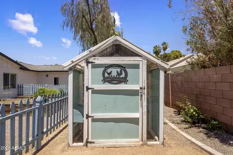 Exterior - 4145 E Osborn Rd, Phoenix, AZ 85018 photo 9 of 11