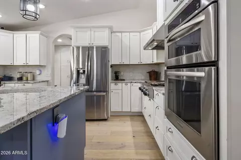 Kitchen - 4145 E Osborn Rd, Phoenix, AZ 85018 photo 6 of 6