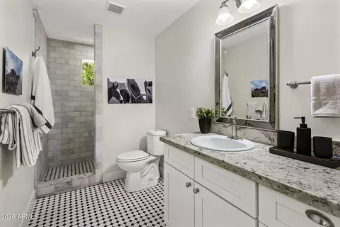 Bath - 4145 E Osborn Rd, Phoenix, AZ 85018 photo 5 of 5