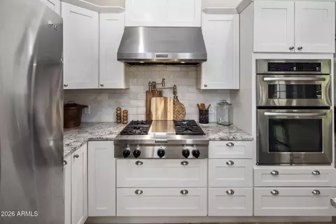 Kitchen - 4145 E Osborn Rd, Phoenix, AZ 85018 photo 3 of 6