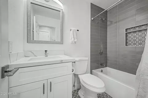 Bath - 314 E Marconi Ave, Phoenix, AZ 85022 photo 3 of 3