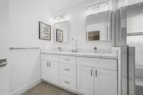 Bath - 314 E Marconi Ave, Phoenix, AZ 85022 photo 1 of 3