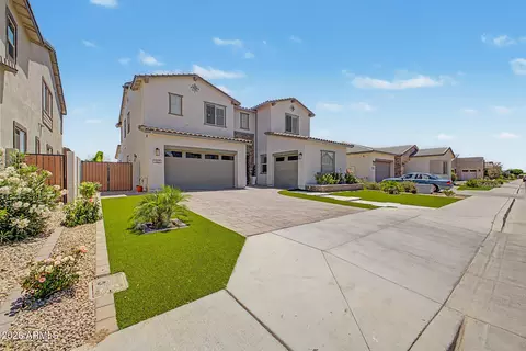Exterior - 1325 E Narrowleaf Dr, Gilbert, AZ 85298 photo 3 of 14