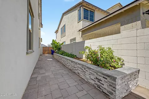 Exterior - 1325 E Narrowleaf Dr, Gilbert, AZ 85298 photo 11 of 14