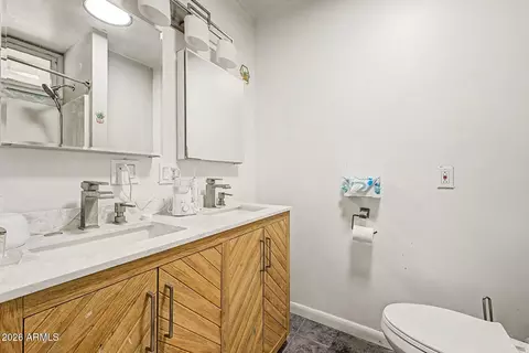 Bath - 906 E Cinnabar Ave, Phoenix, AZ 85020 photo 1 of 3