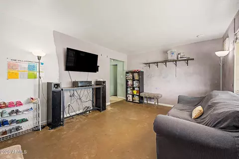 Living - 906 E Cinnabar Ave, Phoenix, AZ 85020 photo 1 of 1
