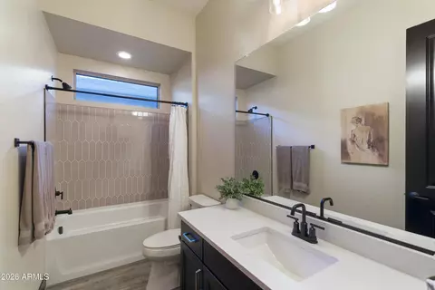 Bath - 2826 E Pike St, Phoenix, AZ 85050 photo 3 of 4