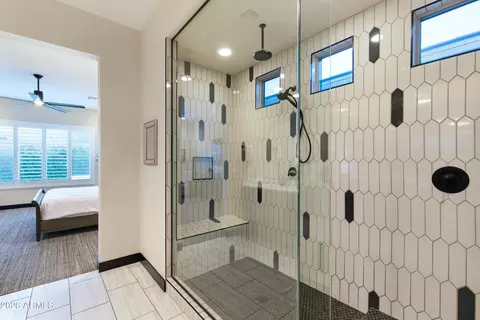 Bath - 2826 E Pike St, Phoenix, AZ 85050 photo 2 of 4