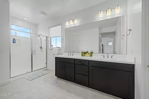 Bath - 1452 E Narrowleaf Ct, Gilbert, AZ 85298 photo 1 of 3
