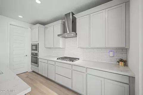 Kitchen - 1452 E Narrowleaf Ct, Gilbert, AZ 85298 photo 3 of 4